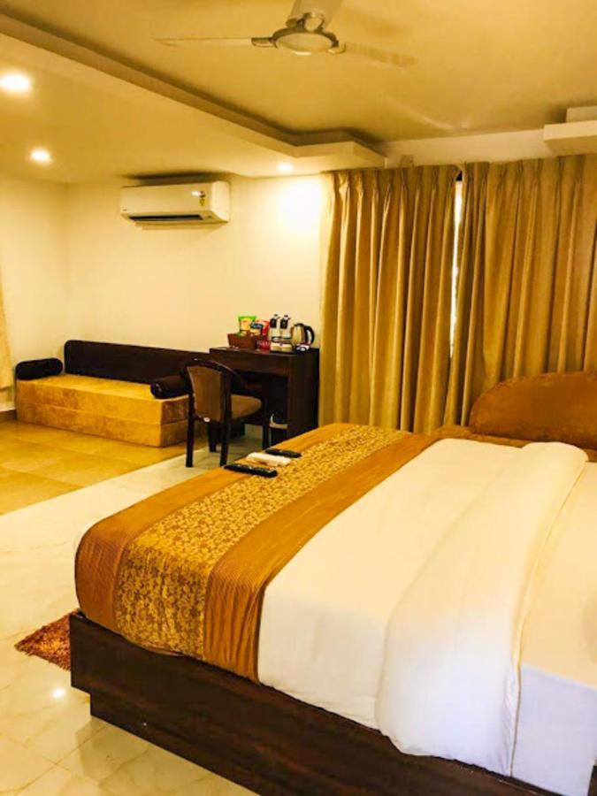 De Falcon Goa Beach Resort Candolim Exterior foto