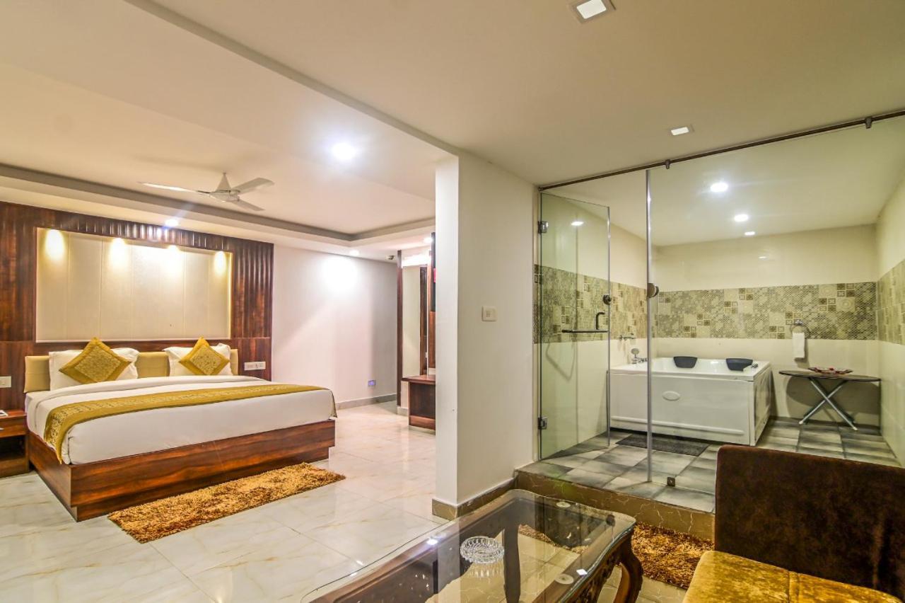 De Falcon Goa Beach Resort Candolim Exterior foto